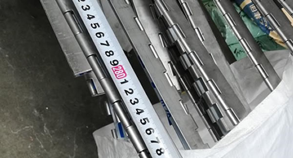 長(zhǎng)度3米的不銹鋼長(zhǎng)合頁順利完成,東莞廣有五金廠專業(yè)制造東莞合頁，東莞鉸鏈
