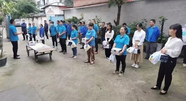 致敬勞動者，感悟勞動的意義|廣有五金&東莞合頁